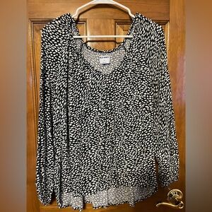 Old Navy Monochrome Patterned Top